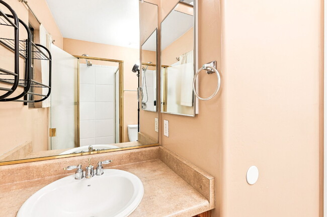 Building Photo - 2426 W Silverbell Tree Dr