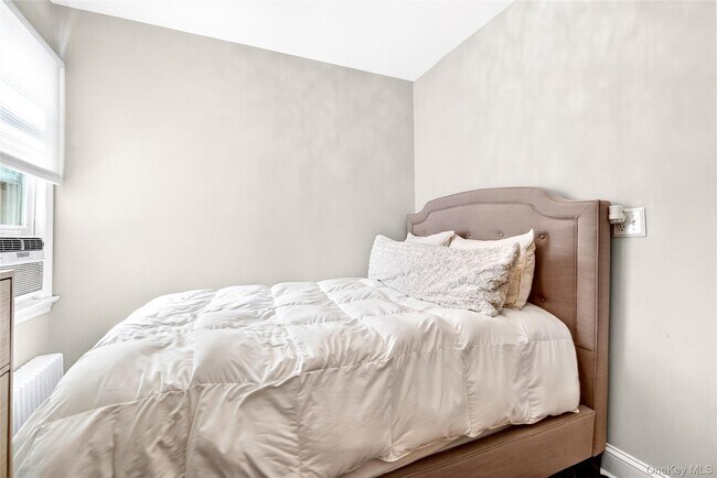 Building Photo - 109 Broadway