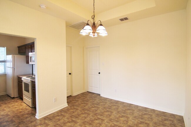 Building Photo - Large Deck off Living Room / Fridge Included /Located Between Gruene & Downtown New Braunfels /CISD