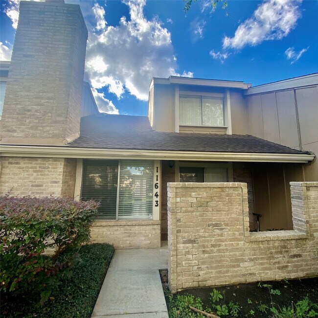 Primary Photo - 11643 Southlake Dr