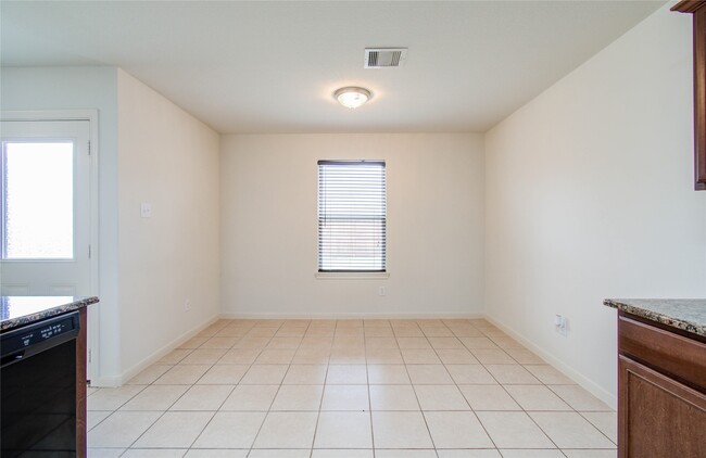 Building Photo - 8218 Hall View Dr