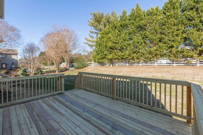 Building Photo - 35 Fox Run Ln