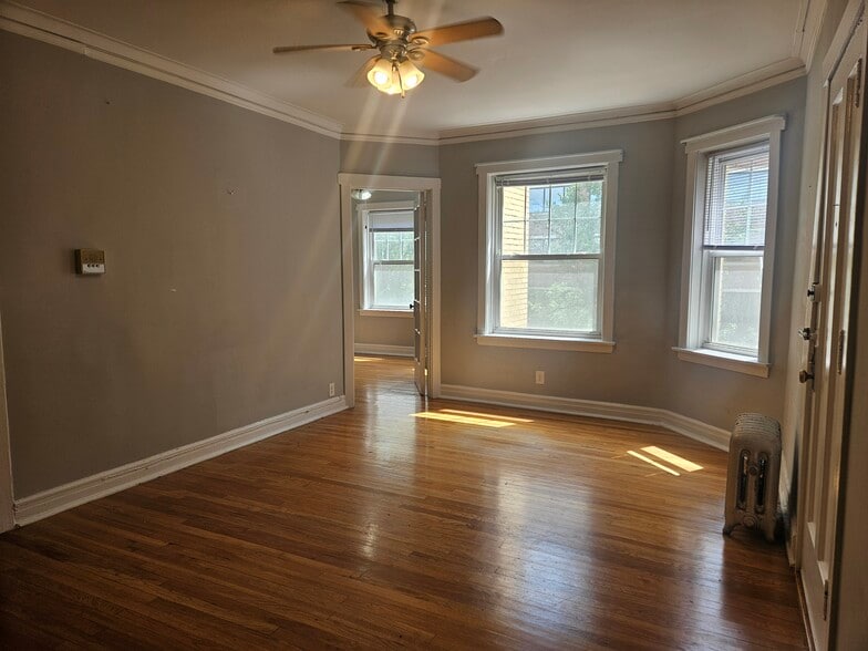 Primary Photo - 4406 N Rockwell St