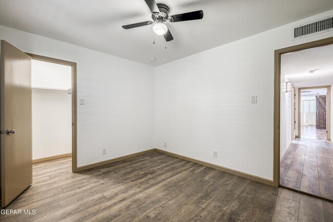 Building Photo - 4945 Vista Grande Cir