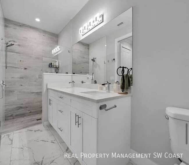 Building Photo - 4267 4th Ave SE