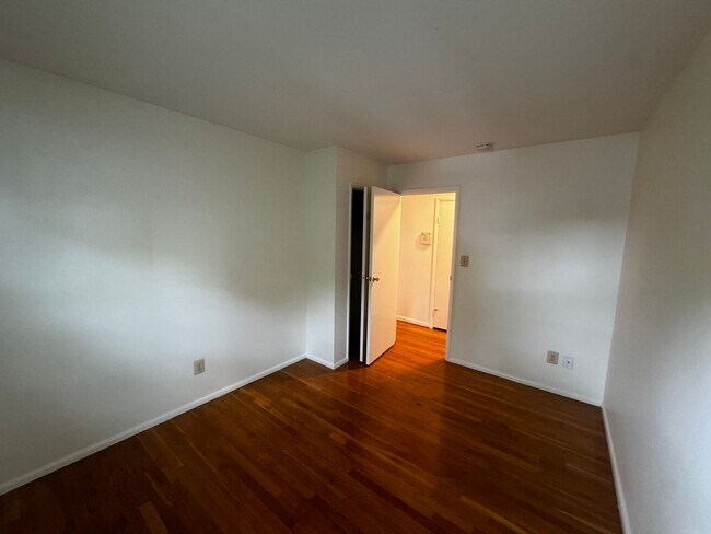 Building Photo - Split level 4-bedroom 3-bathroom home