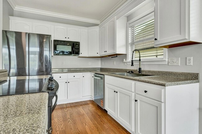 Building Photo - 955 Dodie Dr