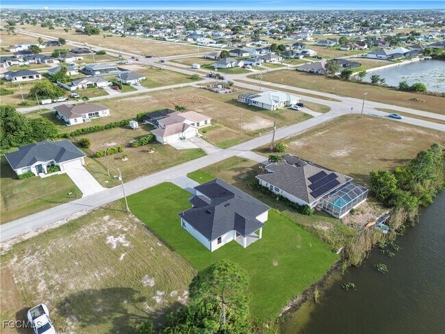 Building Photo - 1612 NW 9th Ave