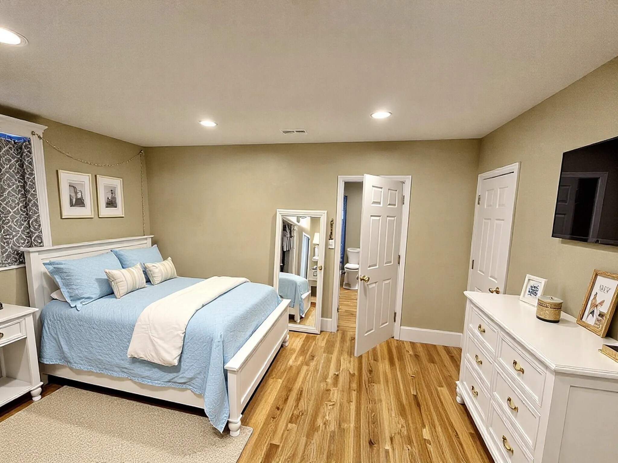 Building Photo - 56 Egmont St