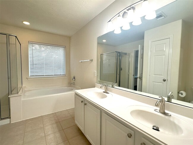 Building Photo - 254 Liriope Ct