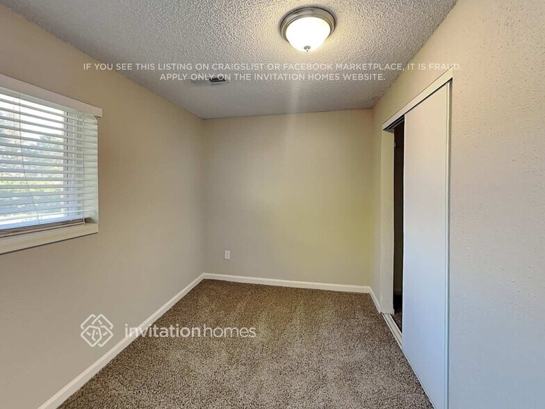 Building Photo - 16692 E Gunnison Pl