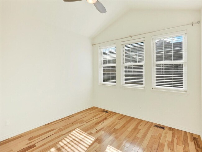 Building Photo - Spacious 3BR Townhome in Littleton