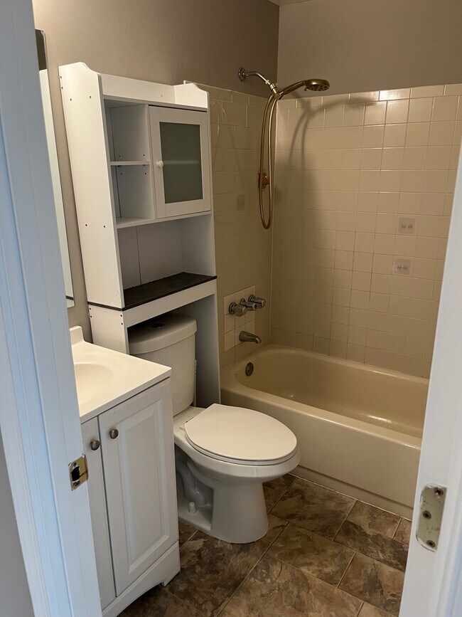 Building Photo - 8517 Pioneer Dr