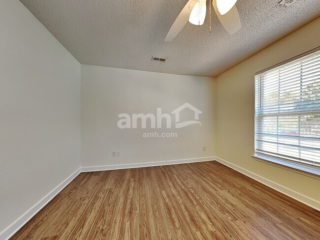 Building Photo - 4945 Hopewood Ln