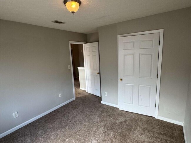 Building Photo - 2430 Cordillo Dr