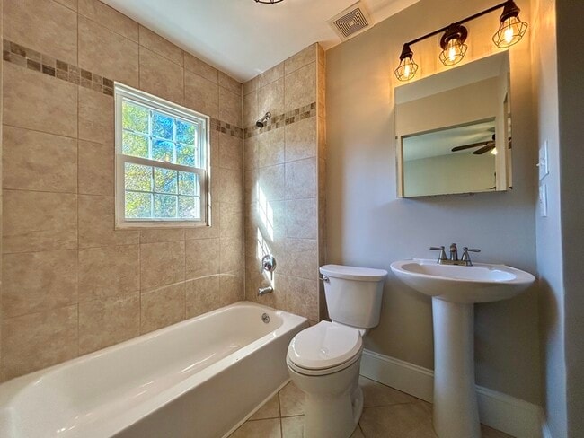 Building Photo - 217 Skyland Ave