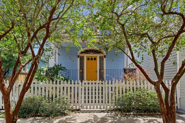 Primary Photo - Charming New Orleans Shotgun with Historic...