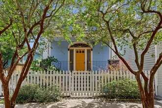Building Photo - Charming New Orleans Shotgun with Historic...