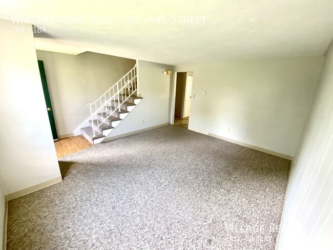 Building Photo - Large 2-Bedroom Townhome in Red Lion! Pati...