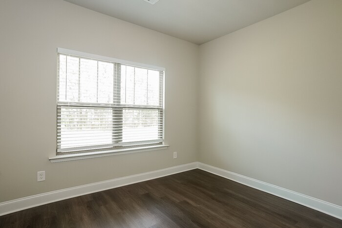Building Photo - 167 Almond Dr