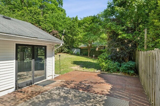 Building Photo - 2129 Arlington Ave NE