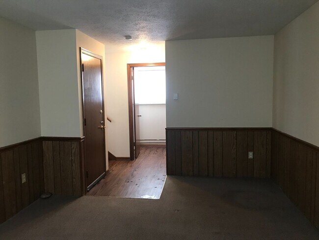 Building Photo - 225- RAVENWOOD