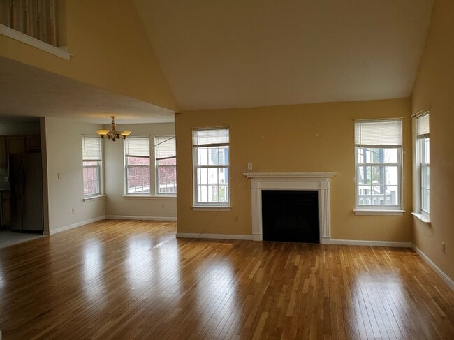 Building Photo - Warm and Inviting Marlborough Single Family Rental Opportunity