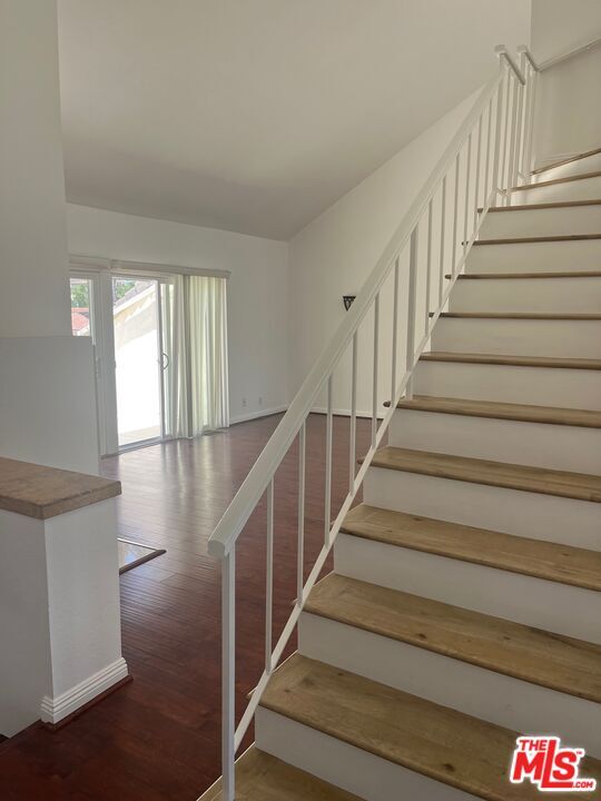 Building Photo - 4650 Park Mirasol Park