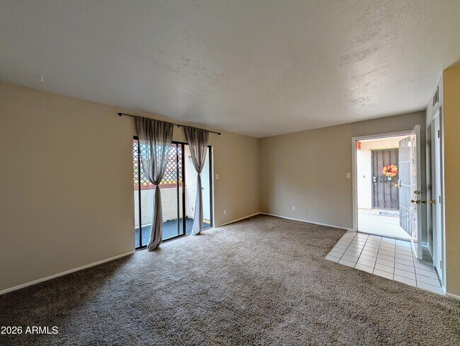 Building Photo - 4211 E Palm Ln