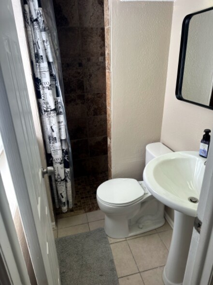 Building Photo - 1418 Fetterman Dr