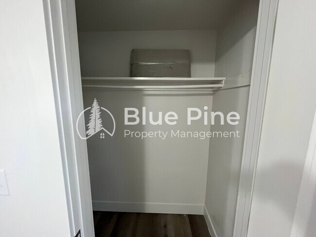 Building Photo - 1288 Lake Ave