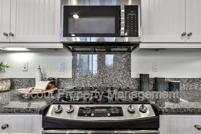 Building Photo - 28814 S Lake Dr