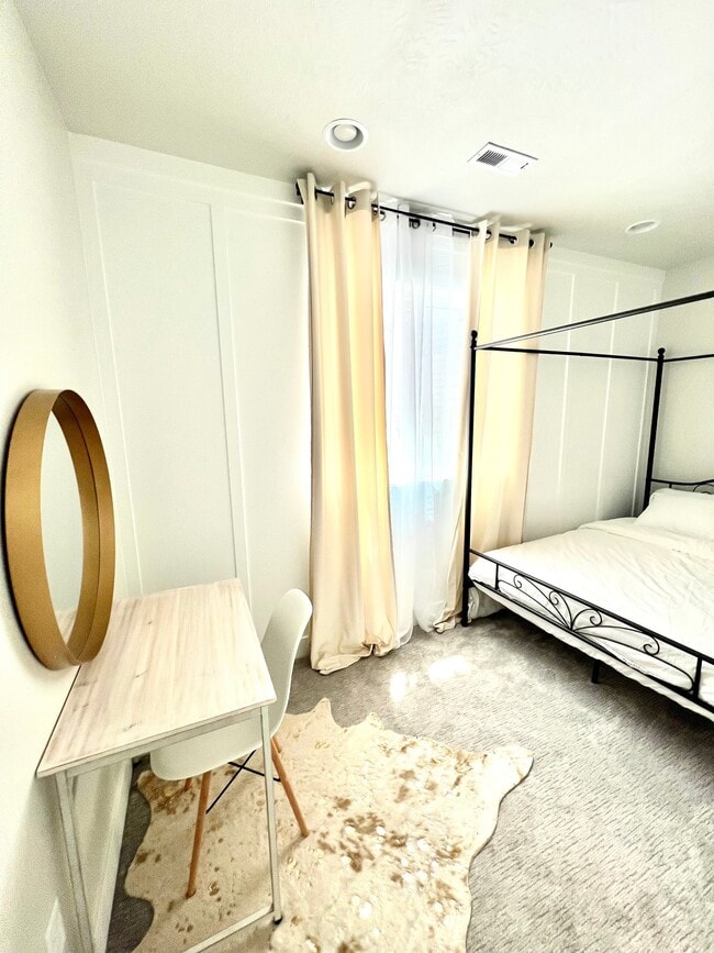 Building Photo - 57 S Sicily Way