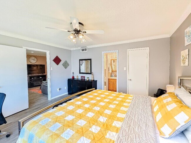 Building Photo - 12100 Melville Dr