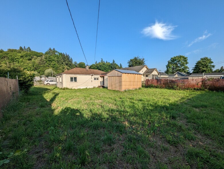 Building Photo - 615 Bridges Ave S