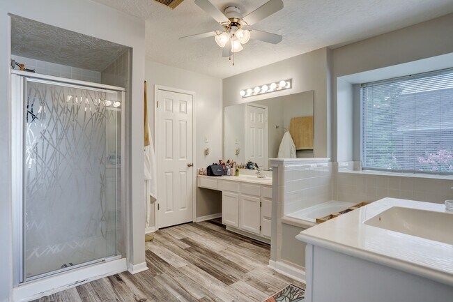 Building Photo - 1611 Falcon Ridge Blvd