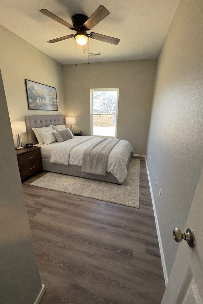 Building Photo - 598 N Airport Rd