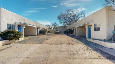 Building Photo - Centrally located studio apartment. Utilit...