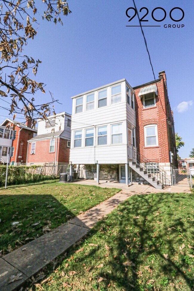 Building Photo - Newly Renovated 2Bed/1Bath in Charming Sou...
