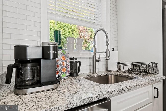 Building Photo - 110 E Rosemont Ave