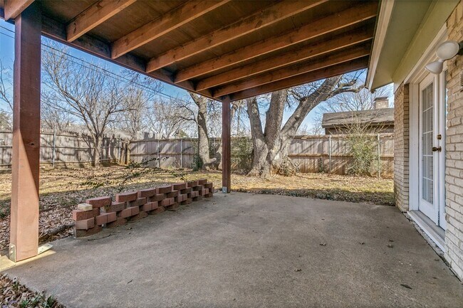 Building Photo - 719 Koen Ln