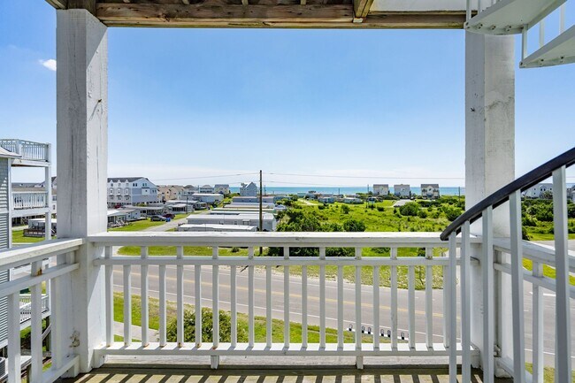 Building Photo - 3 bedroom, 2 1/2 bath unfurnished Townhouse located in Surf City-Ocean views