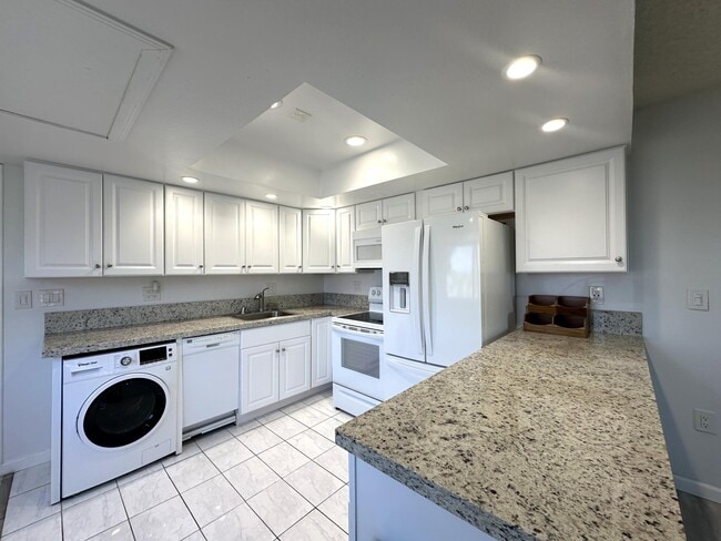 Building Photo - 64281 Spyglass Ave