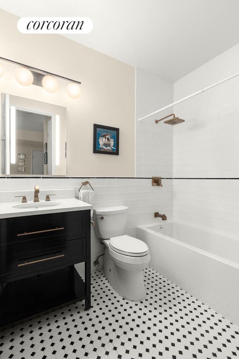 Building Photo - 101 W 79th St