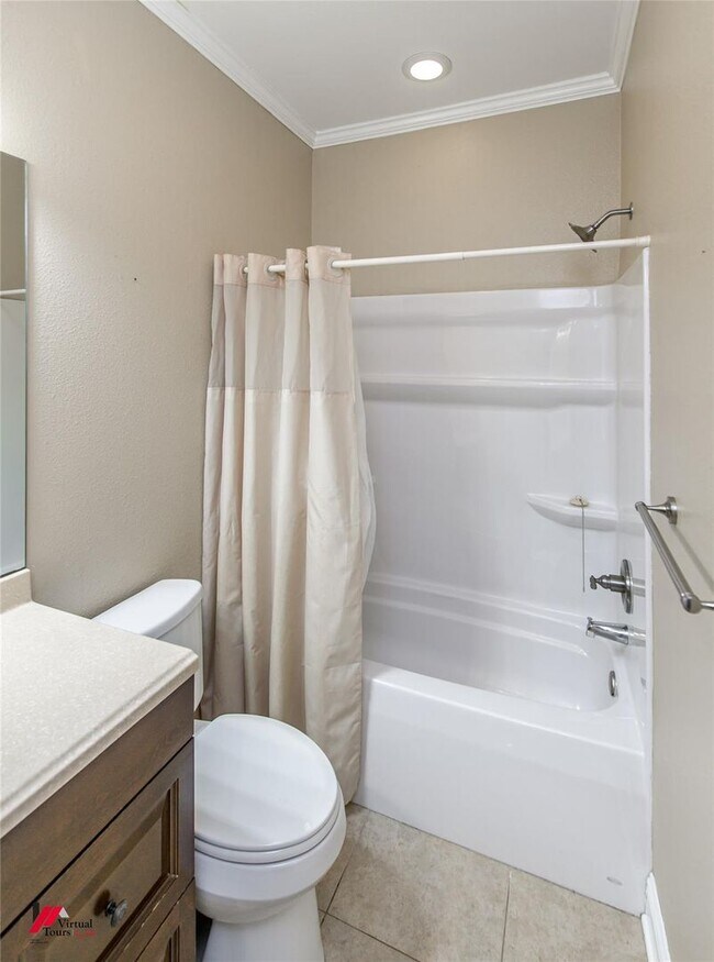 Building Photo - Villaggio Townhouse