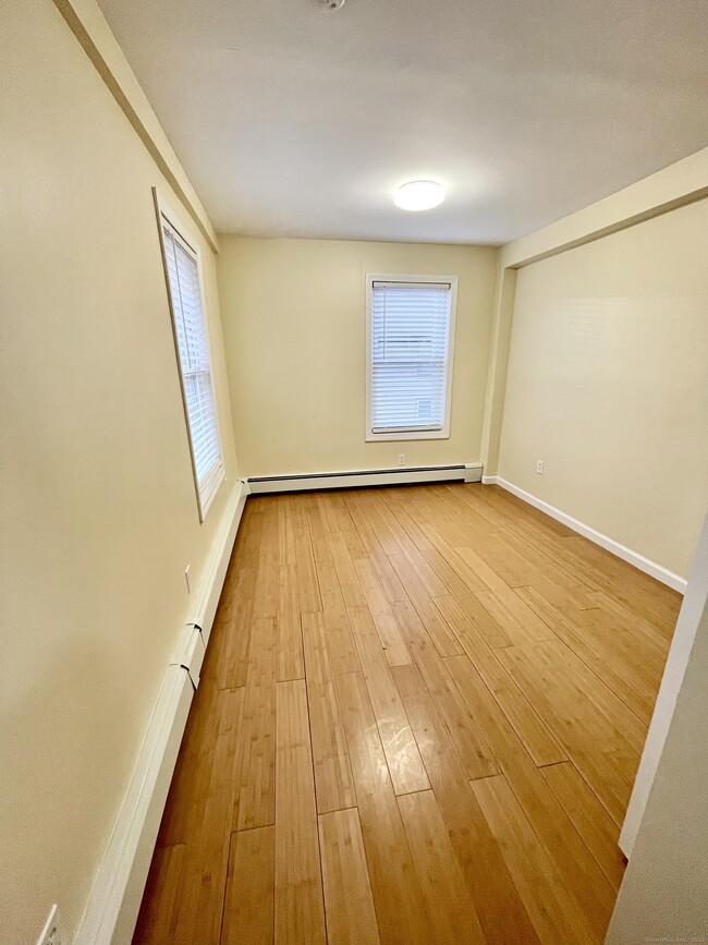 Building Photo - 92 W Main St