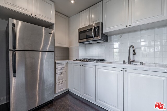 Building Photo - 316 N Rossmore Ave