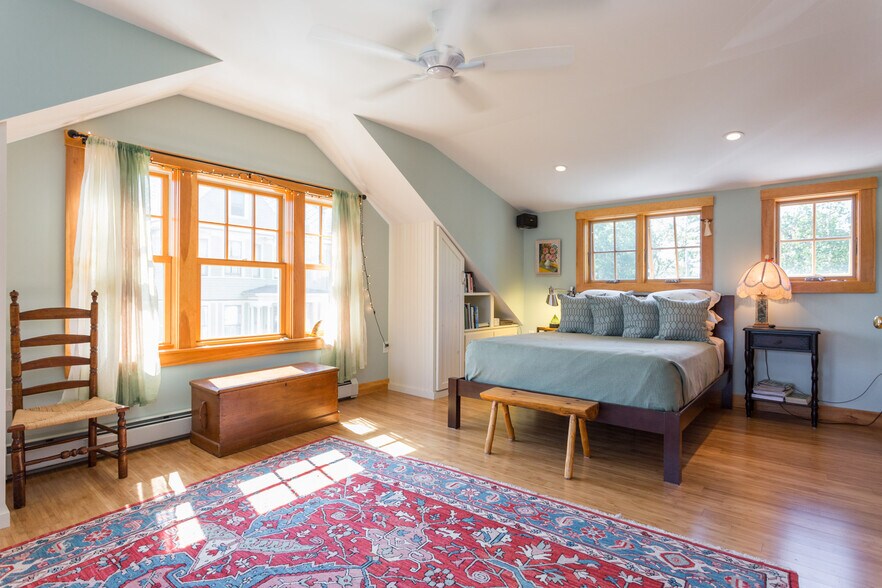 Master bedroom - 28 Island Ave