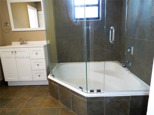 Building Photo - 422 SW 88th Pl