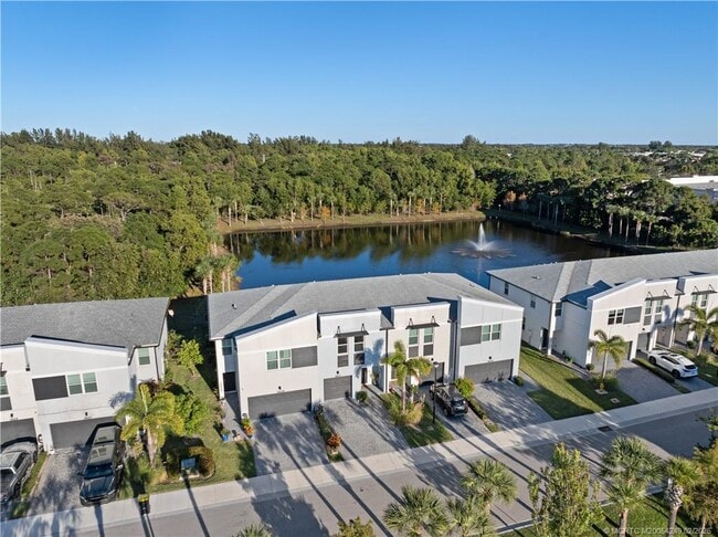 Building Photo - 3931 SE Mentmore Ln